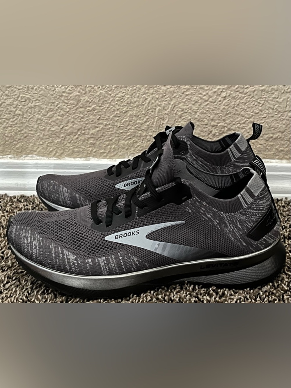 Brooks Men's Levitate 4 Running Shoes Size-8.5